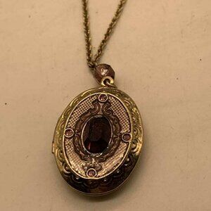 EUC Vintage Avon Honor Society Gold Tone & Purple Locket Necklace